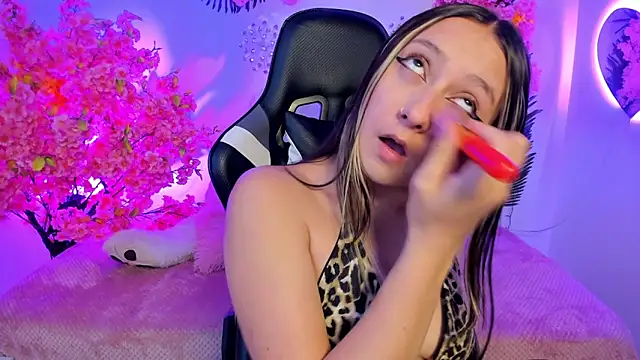 Snapshot of Giselle_Laurens_ chatting on May 23, 8:41 pm Giselle Laurens online show from May 23, 8:41 pm