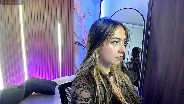 Giselle Laurens  online show from March 6, 9:32 pm