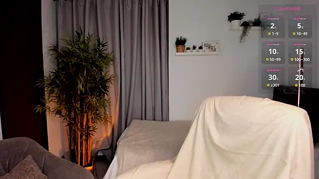 moonhelen online show from July 12, 1:39 am