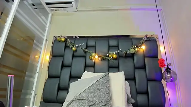 Snapshot of Isabella_falcon chatting on June 16, 2:44 am Isabella falcon online show from June 16, 2:44 am