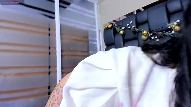 Isabella falcon online show from April 1, 2:13 am