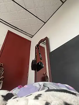 CarolineFyre online show from April 23, 12:11 pm