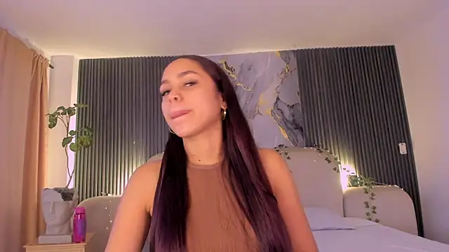 CarolineFyre online show from June 12, 11:08 am