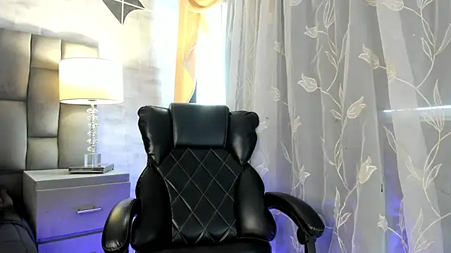 CarolineFyre online show from May 1, 2:11 pm