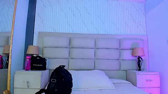 CarolineFyre online show from March 24, 12:49 pm