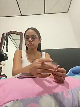 CarolineFyre online show from April 24, 12:45 am