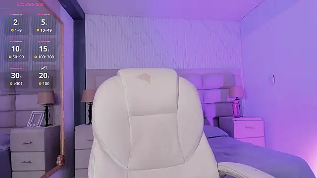 CarolineFyre online show from March 12, 1:15 pm