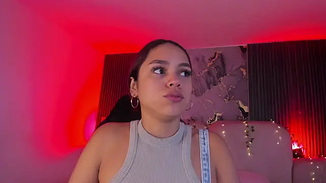 CarolineFyre online show from June 18, 11:48 am