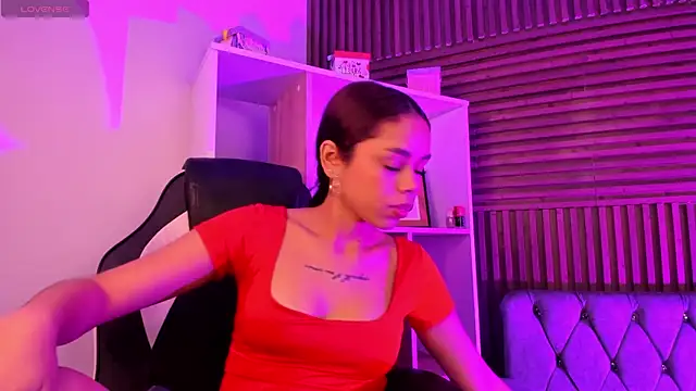 CarolineFyre online show from February 12, 1:55 pm