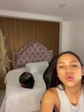 CarolineFyre online show from June 2, 12:49 pm