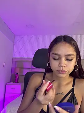 CarolineFyre online show from April 6, 12:50 pm