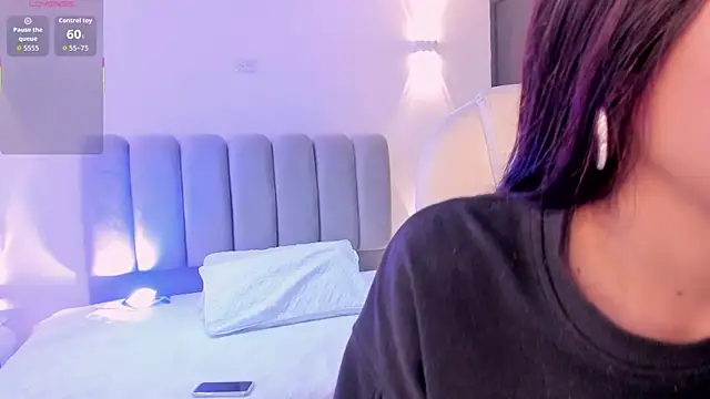 CarolineFyre online show from February 20, 1:24 pm