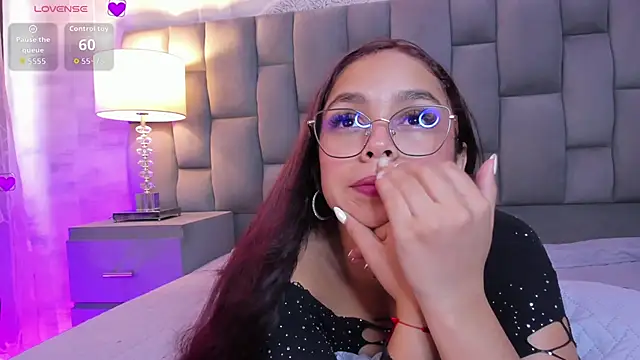 CarolineFyre online show from May 11, 4:04 pm