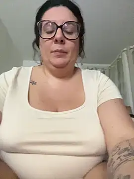 JasmineGlow7 online show from April 26, 9:01 pm