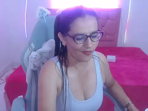 Snapshot of snowhot-69 chatting on February 9, 12:08 am snowhot-69 online show from February 9, 12:08 am