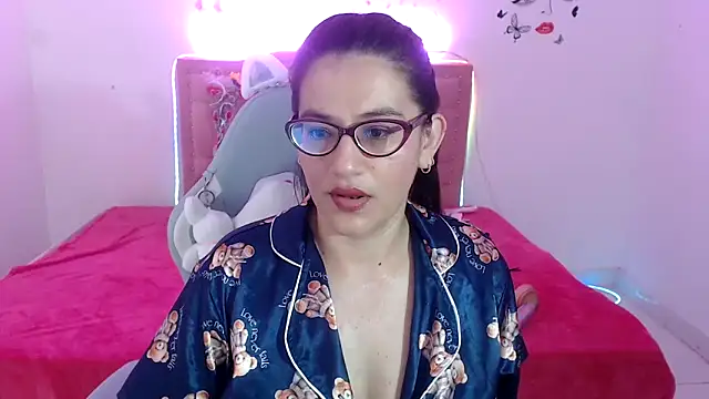 snowhot-69 online show from May 12, 9:04 am