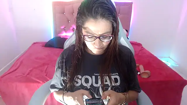 snowhot-69 online show from March 30, 12:34 am