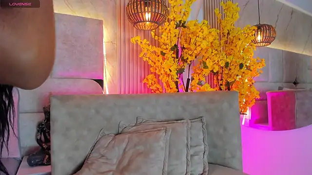 EmmaLovve online show from April 16, 3:18 am