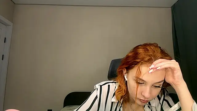 Snapshot of LuxuryRita chatting on February 7, 3:42 pm LuxuryRita online show from February 7, 3:42 pm