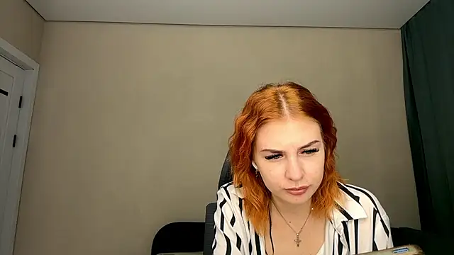 Snapshot of LuxuryRita chatting on February 8, 1:53 pm LuxuryRita online show from February 8, 1:53 pm