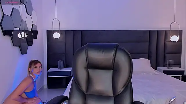 Snapshot of KyomiVelvet chatting on February 18, 7:21 pm KyomiVelvet online show from February 18, 7:21 pm