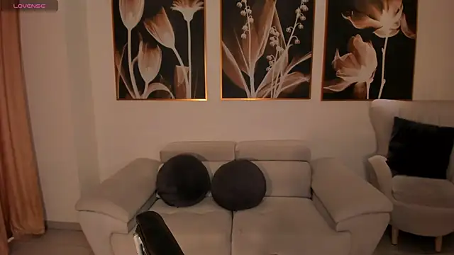 Snapshot of IsabellaMorettiX chatting on May 15, 4:21 am IsabellaMorettiX online show from May 15, 4:21 am