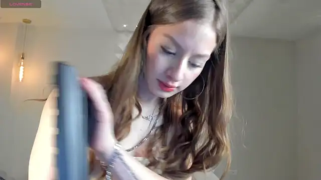 IsabellaMorettiX online show from July 22, 4:03 am