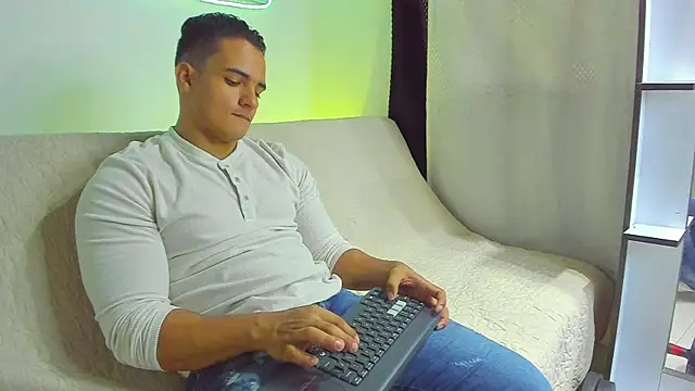 jhon nicolas online show from March 7, 8:14 pm