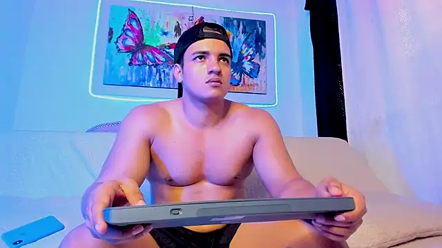 Snapshot of jhon_nicolas chatting on February 13, 8:20 pm jhon nicolas online show from February 13, 8:20 pm