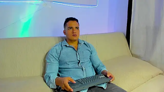 Snapshot of jhon_nicolas chatting on March 1, 9:59 pm jhon nicolas online show from March 1, 9:59 pm