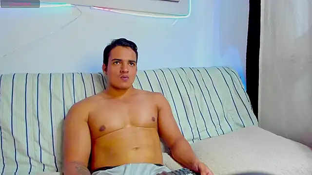 Snapshot of jhon_nicolas chatting on February 25, 8:08 pm jhon nicolas online show from February 25, 8:08 pm