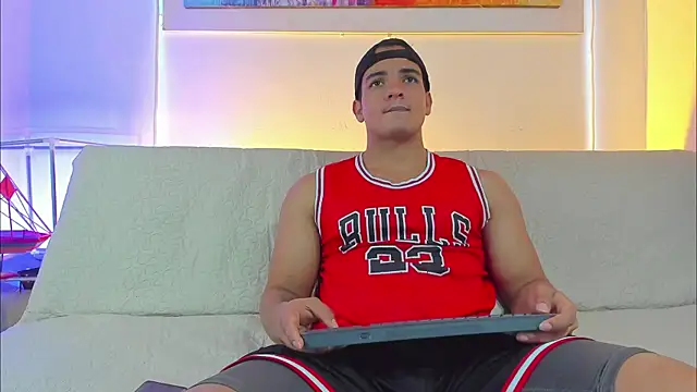 jhon nicolas online show from April 8, 12:12 am