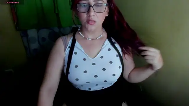 Snapshot of LuciaMiilf chatting on July 12, 6:47 am LuciaMiilf online show from July 12, 6:47 am
