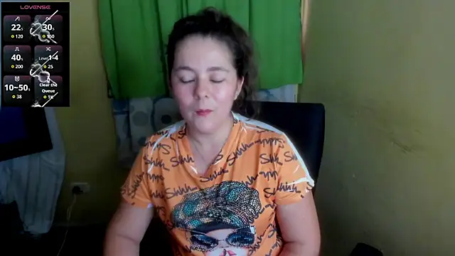 Snapshot of LuciaMiilf chatting on June 25, 9:42 pm LuciaMiilf online show from June 25, 9:42 pm