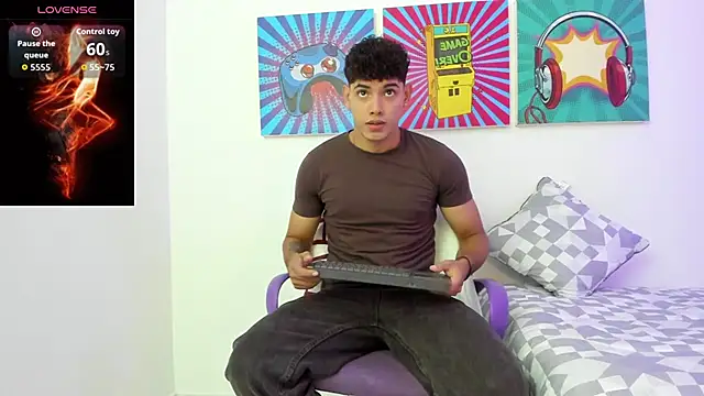 Snapshot of justin_payn14 chatting on February 8, 2:59 pm justin payn14 online show from February 8, 2:59 pm