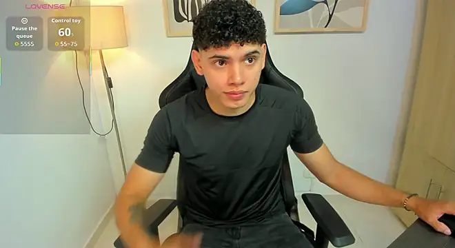 justin payn14 online show from July 8, 12:39 pm
