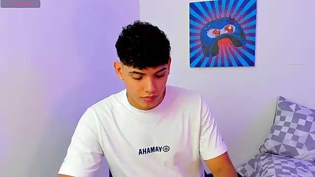 Snapshot of justin_payn14 chatting on February 4, 7:31 pm justin payn14 online show from February 4, 7:31 pm