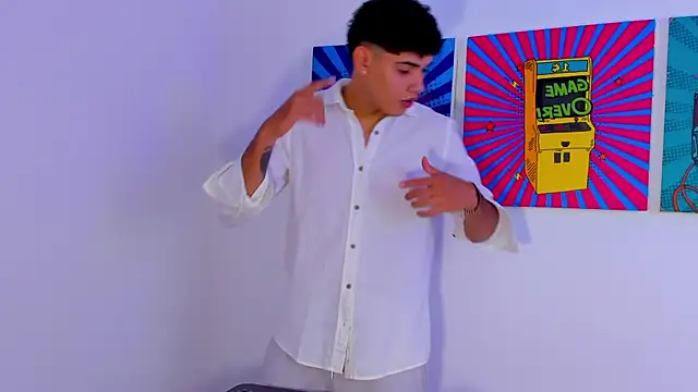 Snapshot of justin_payn14 chatting on February 19, 7:11 pm justin payn14 online show from February 19, 7:11 pm