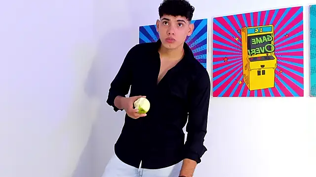 Snapshot of justin_payn14 chatting on February 18, 7:21 pm justin payn14 online show from February 18, 7:21 pm