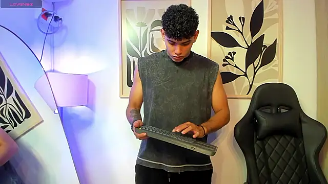 justin payn14 online show from March 26, 2:37 pm