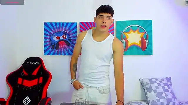 Snapshot of justin_payn14 chatting on February 24, 7:26 pm justin payn14 online show from February 24, 7:26 pm