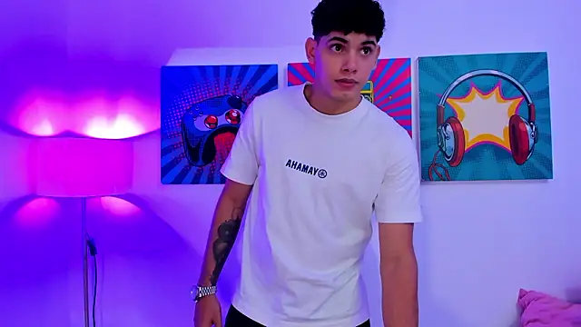 Snapshot of justin_payn14 chatting on February 25, 8:30 pm justin payn14 online show from February 25, 8:30 pm