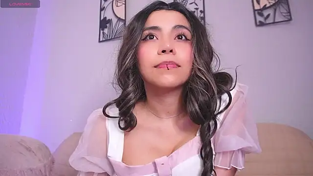 loveegirll1 online show from April 15, 5:13 am