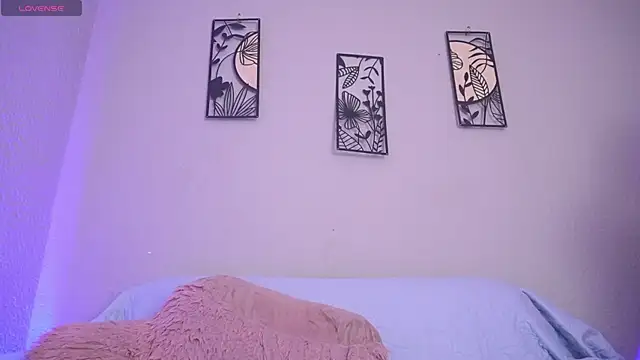 loveegirll1 online show from April 30, 2:51 am