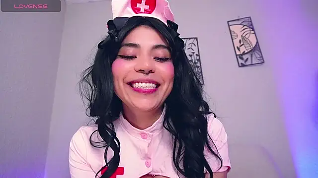 Snapshot of loveegirll1 chatting on February 26, 3:50 am loveegirll1 online show from February 26, 3:50 am