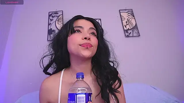 loveegirll1 online show from April 29, 2:49 am