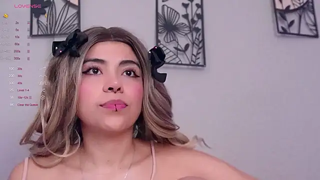 Snapshot of loveegirll1 chatting on February 8, 3:15 am loveegirll1 online show from February 8, 3:15 am