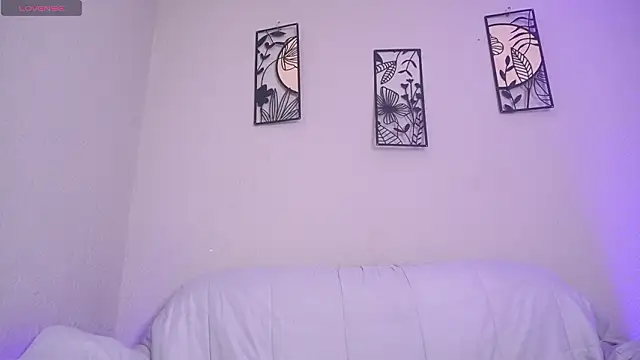 loveegirll1 online show from March 29, 5:09 am