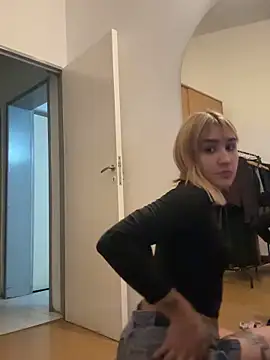 Snapshot of Lolitapop222 chatting on February 1, 1:04 am Lolitapop222 online show from February 1, 1:04 am