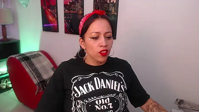 Snapshot of Milfangel1 chatting on February 5, 7:10 pm Milfangel1 online show from February 5, 7:10 pm